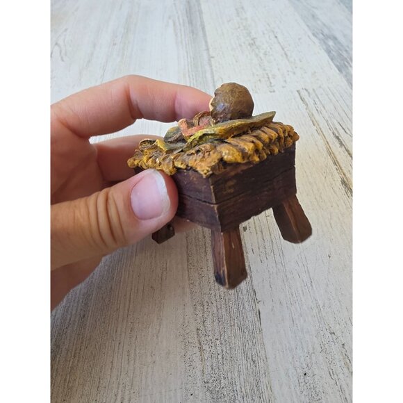 Vintage resin Jesus crib baby Nativity figurine statue Xmas decor - Picture 3 of 7